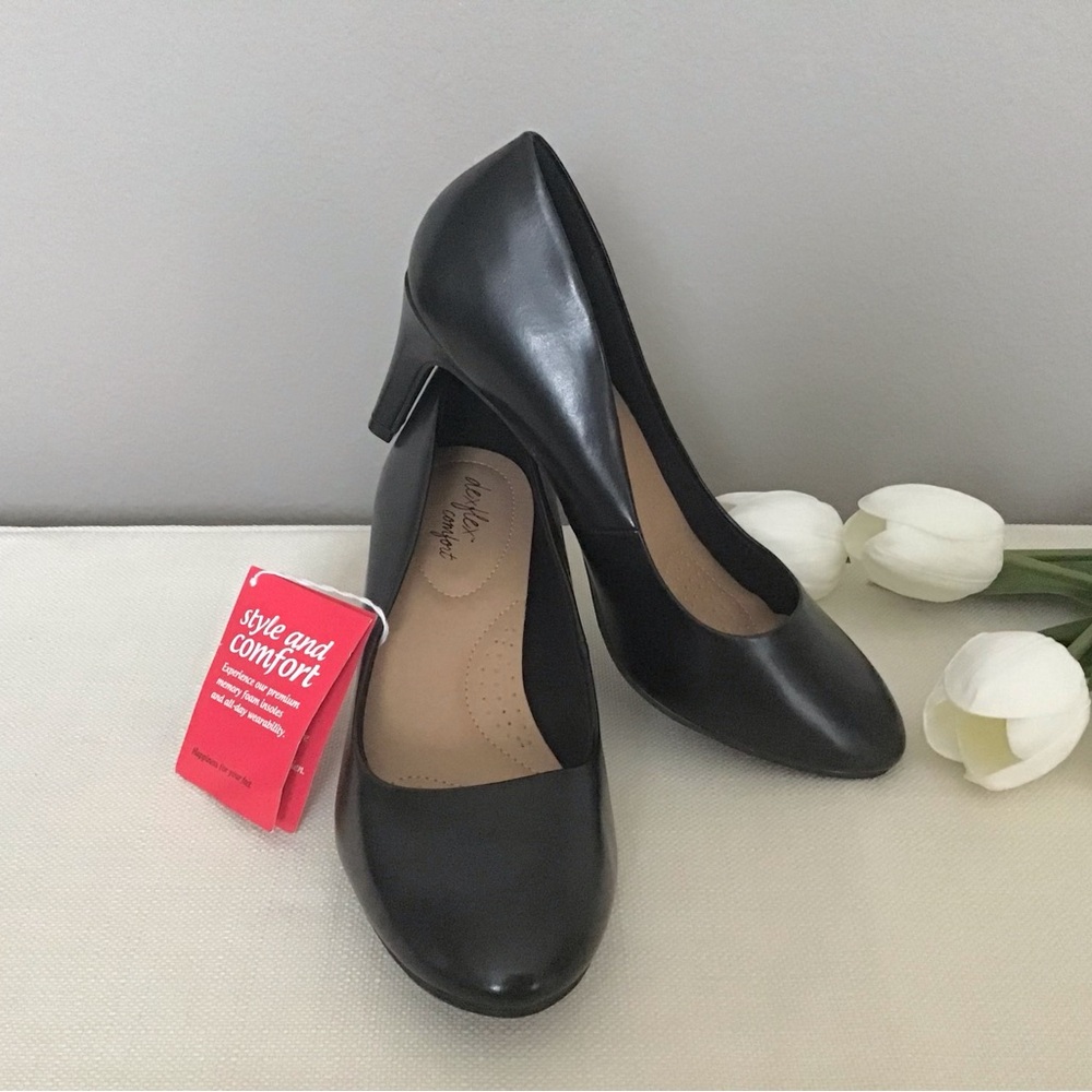 Dexflex Style and Comfort Shoe with Black Heels & Sleek Design - Size 7W